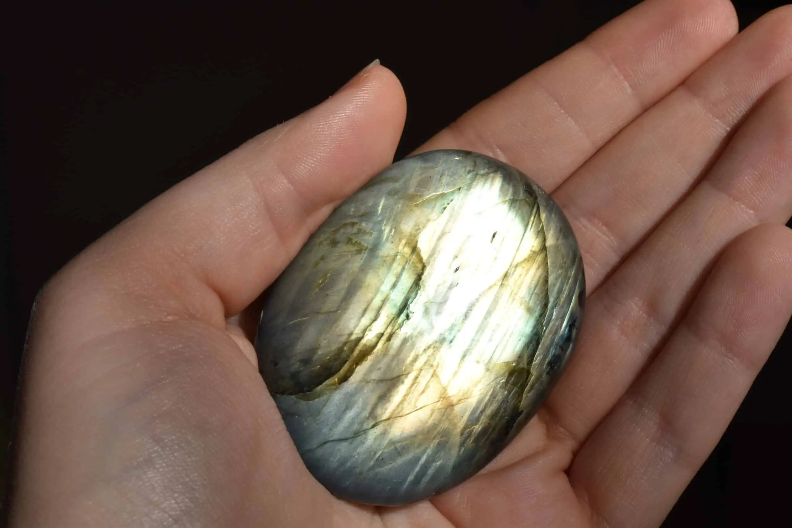 Galet Labradorite Qualité AAA 64g – Image 2
