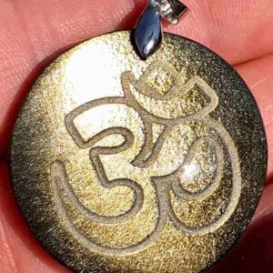 Pendentif Aum Obsidienne dorée