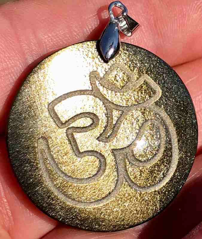 Pendentif Aum Obsidienne dorée